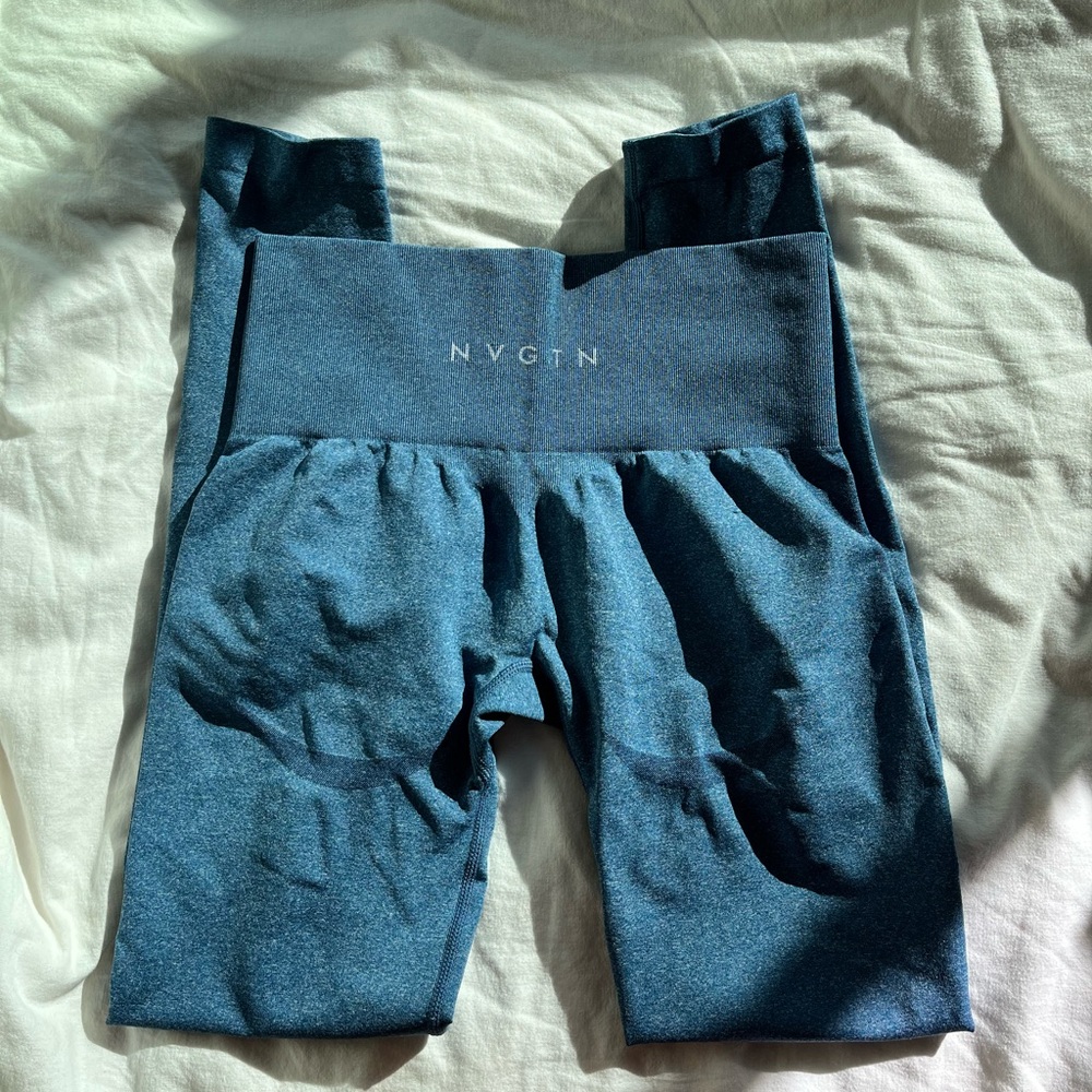 Nvgtn contour seanmless legging